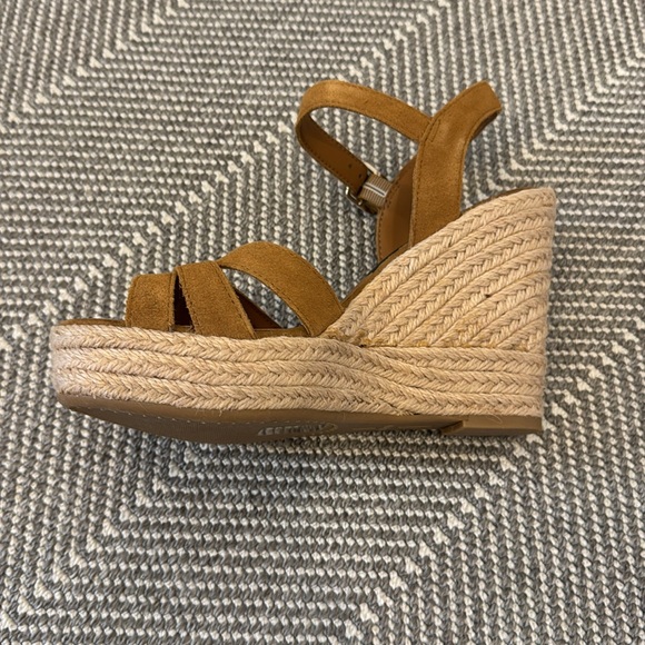 Dolce Vita Tan Wedge Sandals - Picture 10 of 10